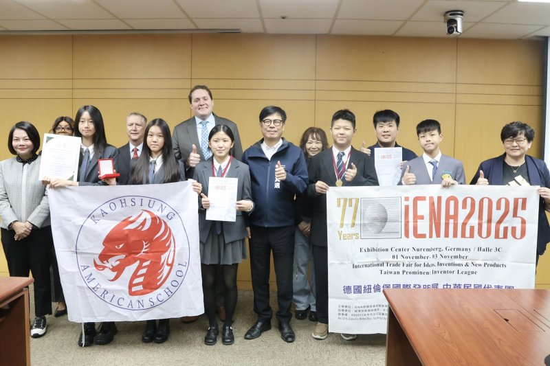 漾新聞｜高雄學子勇奪德國iENA雙金　陳其邁市政會議公開嘉勉