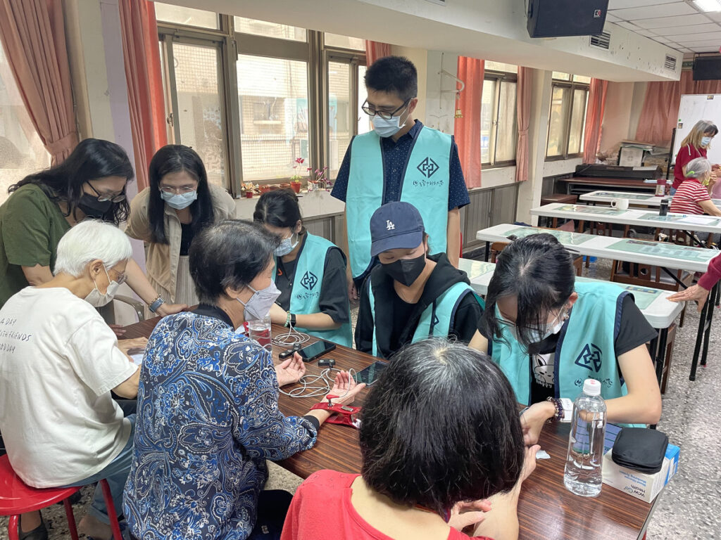 台中科大投身公益長照 攜手醫療拓展智慧照護 台中科大投身公益長照 攜手醫療拓展智慧照護