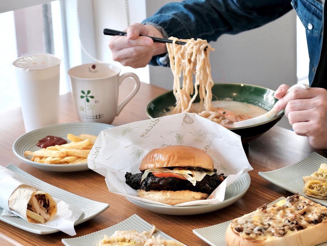 屏東人氣早午餐店：全天候供應輕食 享受貓咪陪伴的靜謐時光！