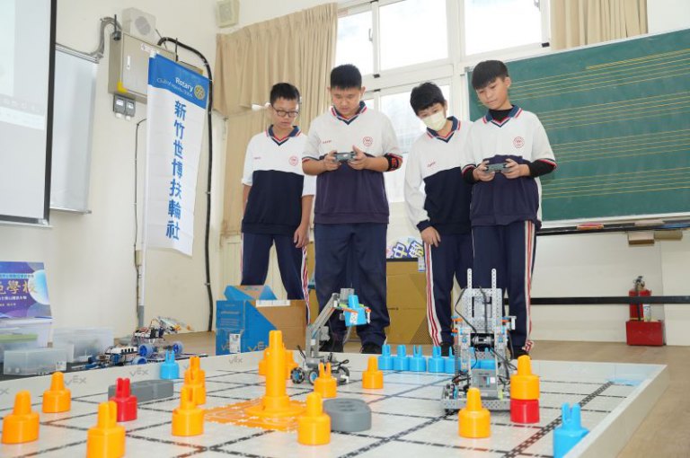 軟硬體再升級! 世博扶輪社贈寶山國中機器人教育設備經費 軟硬體再升級! 世博扶輪社贈寶山國中機器人教育設備經費