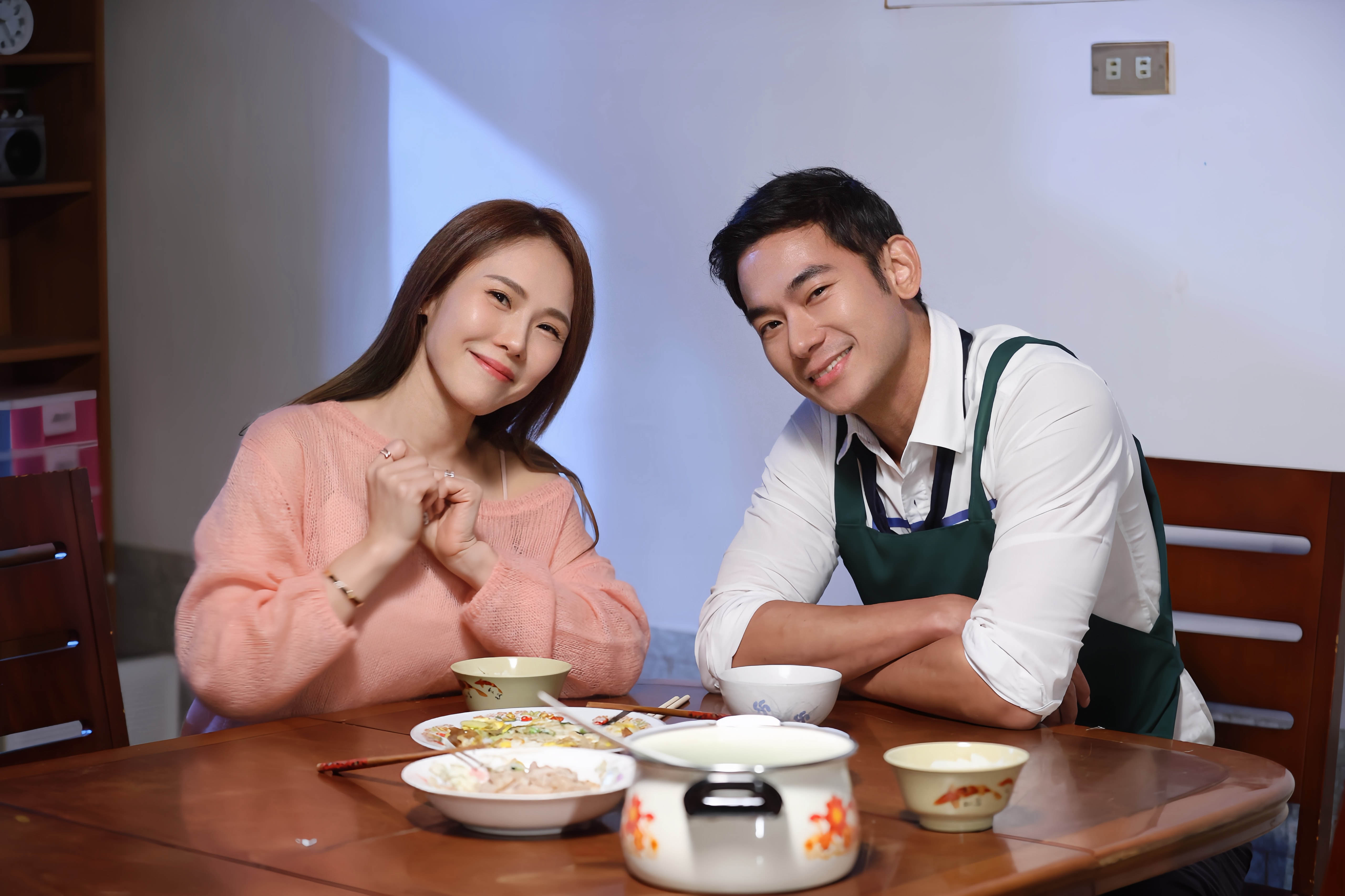 吳申梅拍 MV 像真的在自己家自然又真實 吳申梅拍 MV 像真的在自己家自然又真實