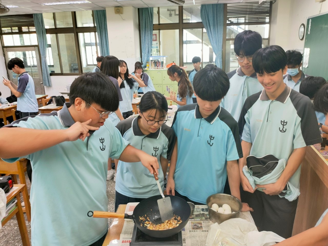 基隆市立中山高中鼓勵學生依興趣發展專長，豐富多元的學生社團不僅為同學提供了充實的課餘生活，更成為激發潛能、培養領導力與團隊精神的重要舞台。