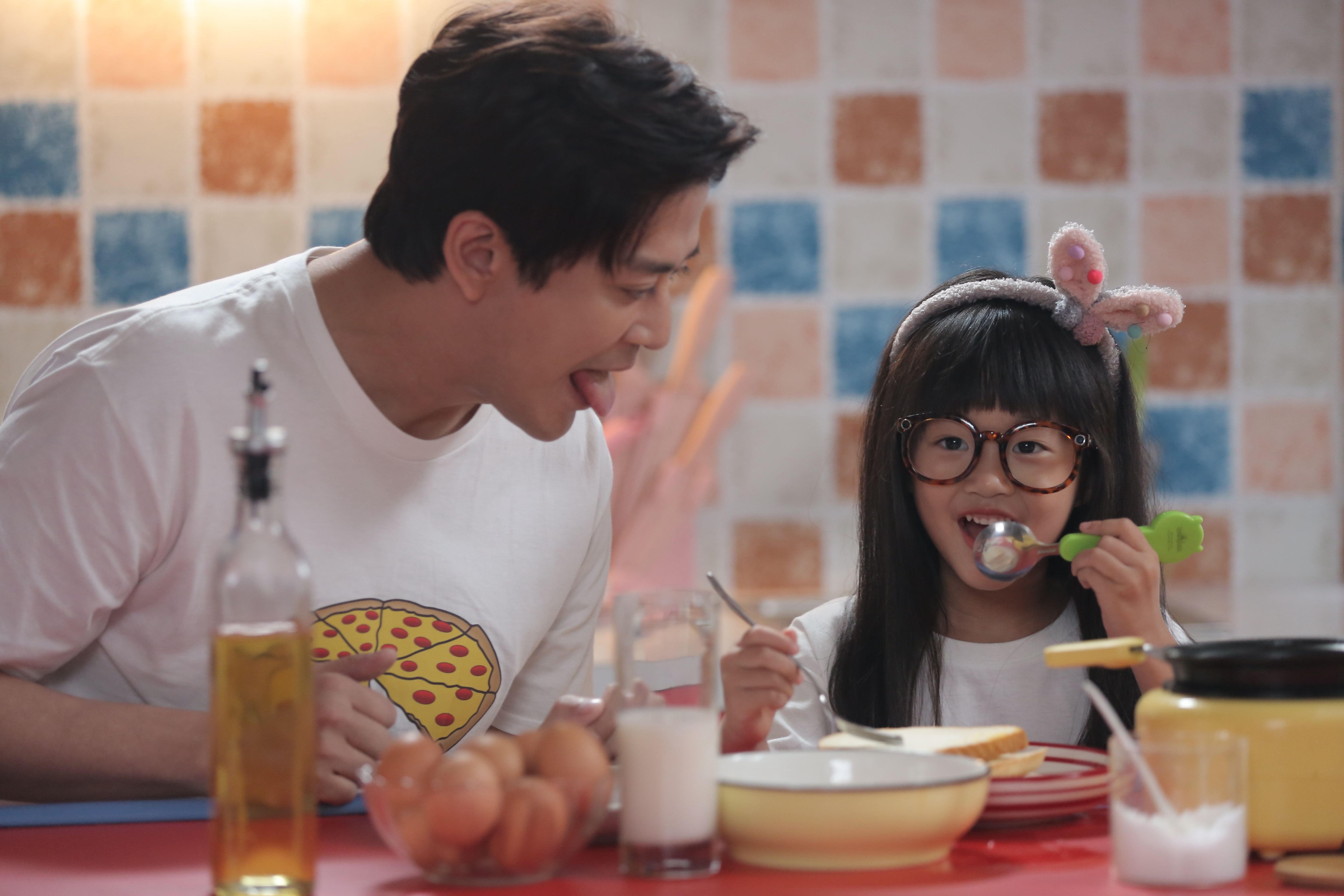 陳曉東榮獲第四屆香港紫荊花國際電影節最佳男主角 女兒朵朵驚喜客串首度同台合演