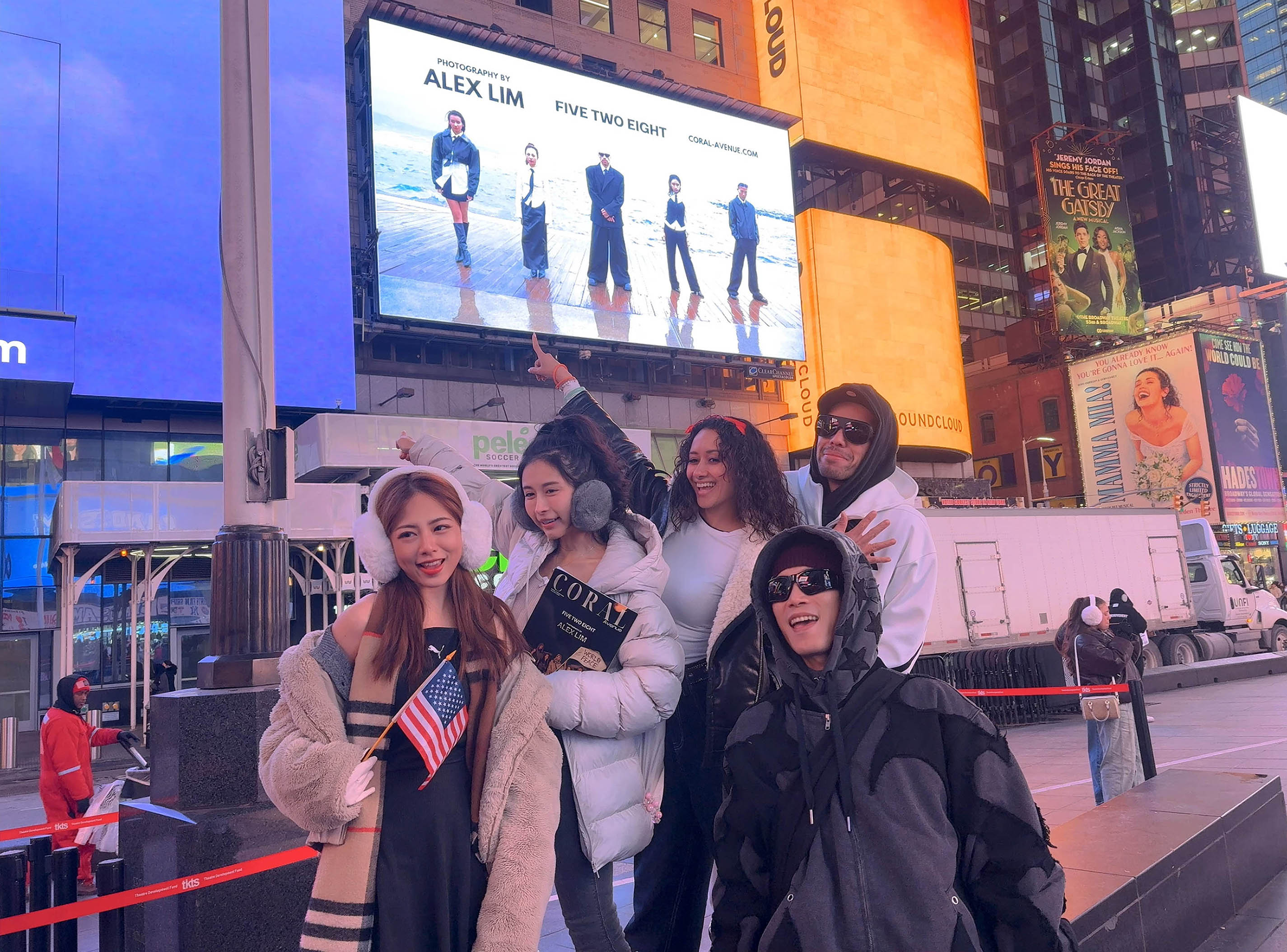 阿卡莎納療癒系天團五二八登紐約時代廣場 讓世界更理解「愛」 阿卡莎納療癒系天團五二八登紐約時代廣場 讓世界更理解「愛」