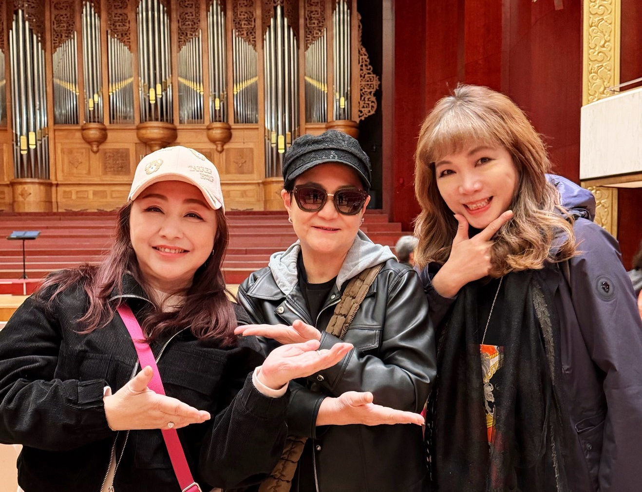 台大合唱團邀原唱者大學姐鄭怡 邰肇玫 王海玲觀賞 2026 冬季音樂會