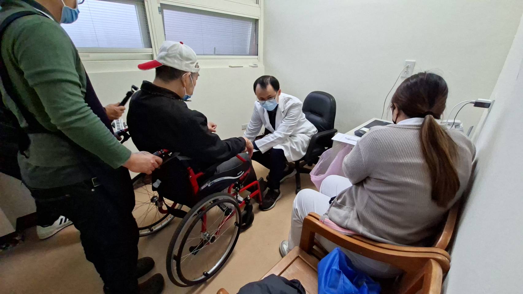 醫愛無距離！康沛診所進駐博愛仁愛之家巡診 免掛號費守護長輩健康