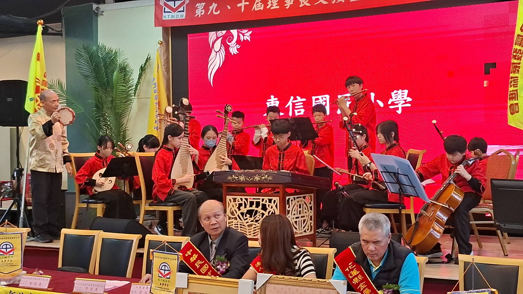 基隆市立東信國小國樂團也帶了多首樂曲,展現產業與教育、公益連結的多元面向。