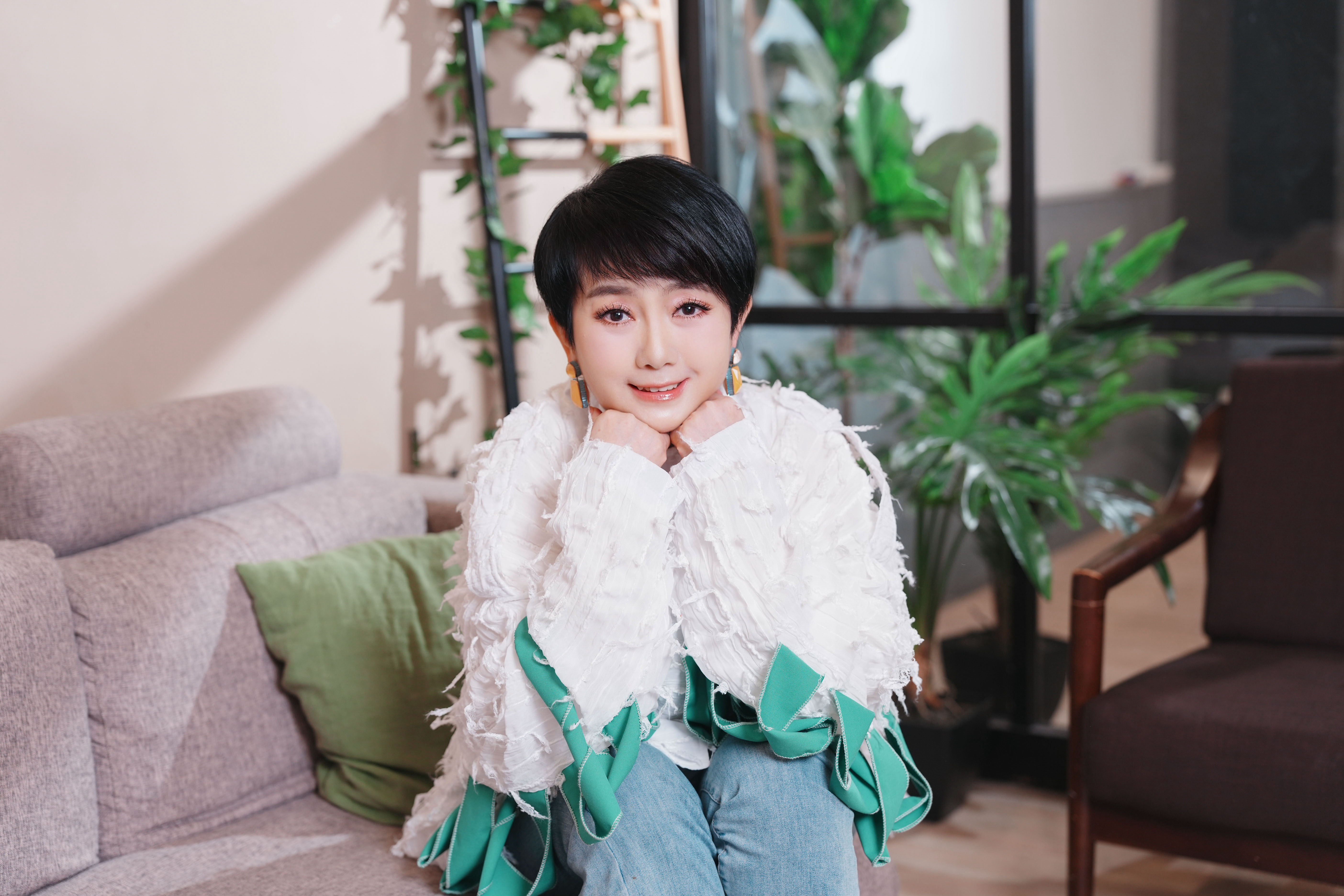 周思潔半夜不睡覺「在網戀」狂收情書還被大膽求婚