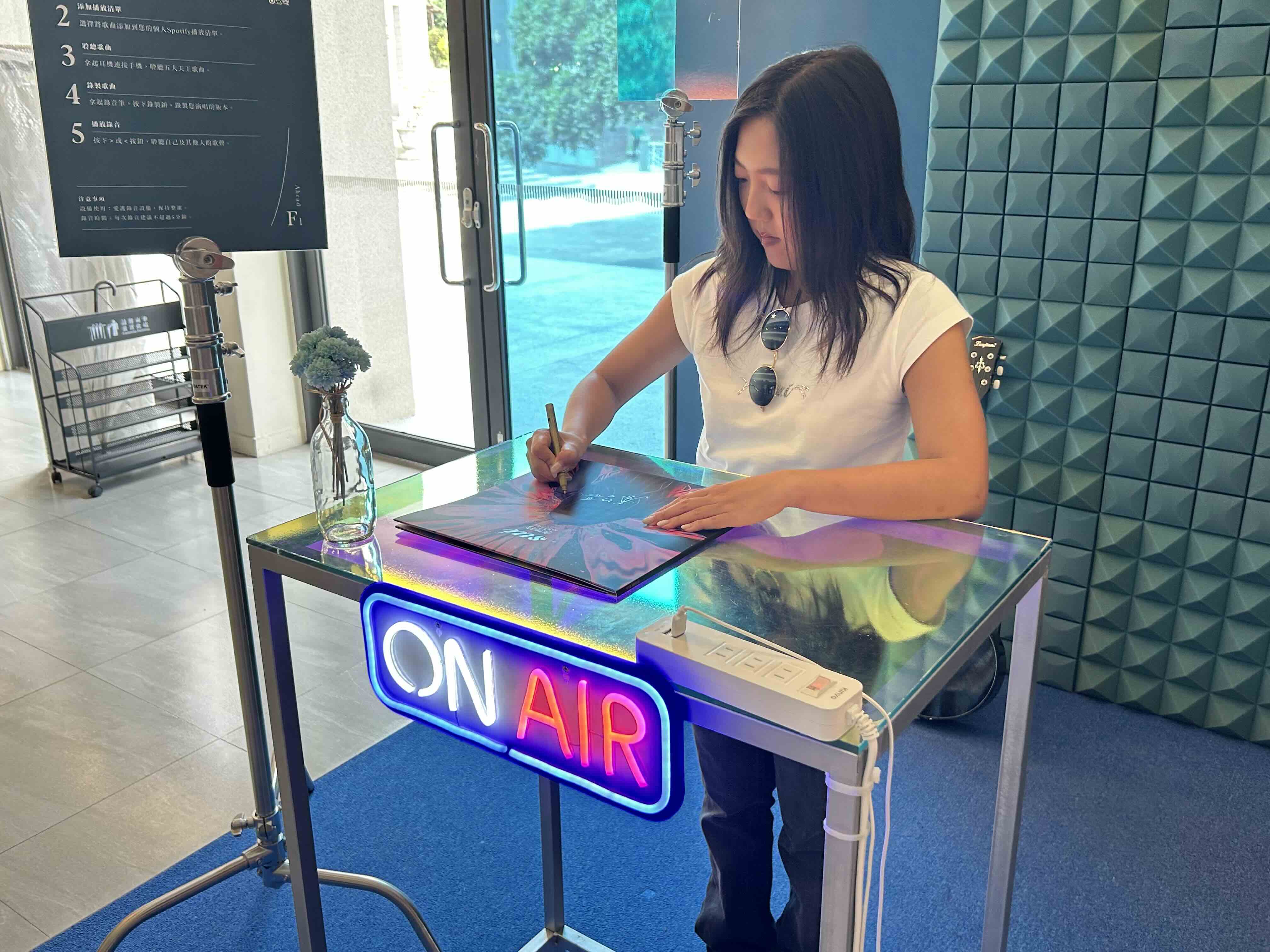 李竺芯返鄉贈《Suí水》黑膠 向許石大師致敬