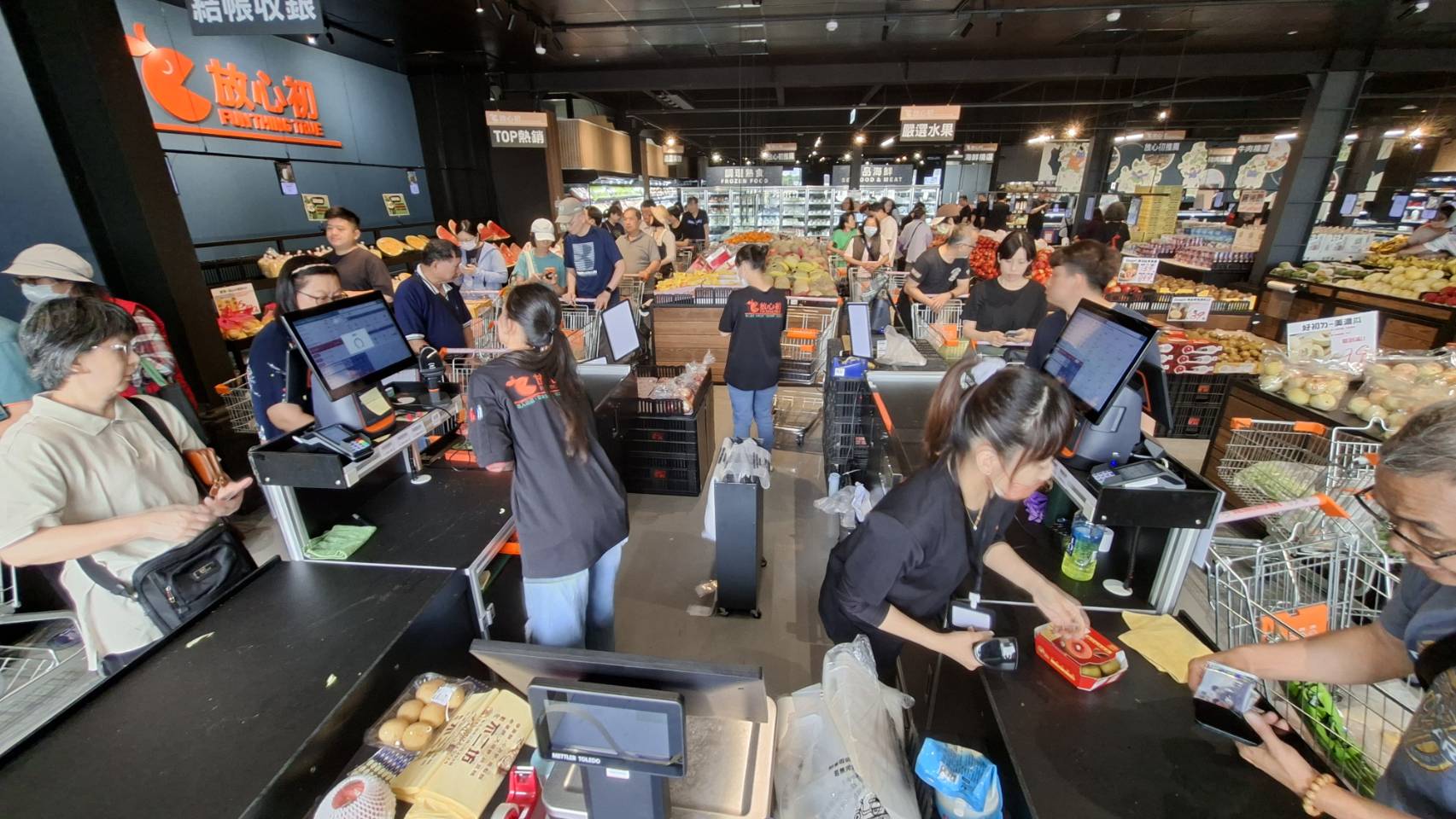 不用趕市場也能買好菜  「放心初」進駐林口 打造一站式精品蔬果超市