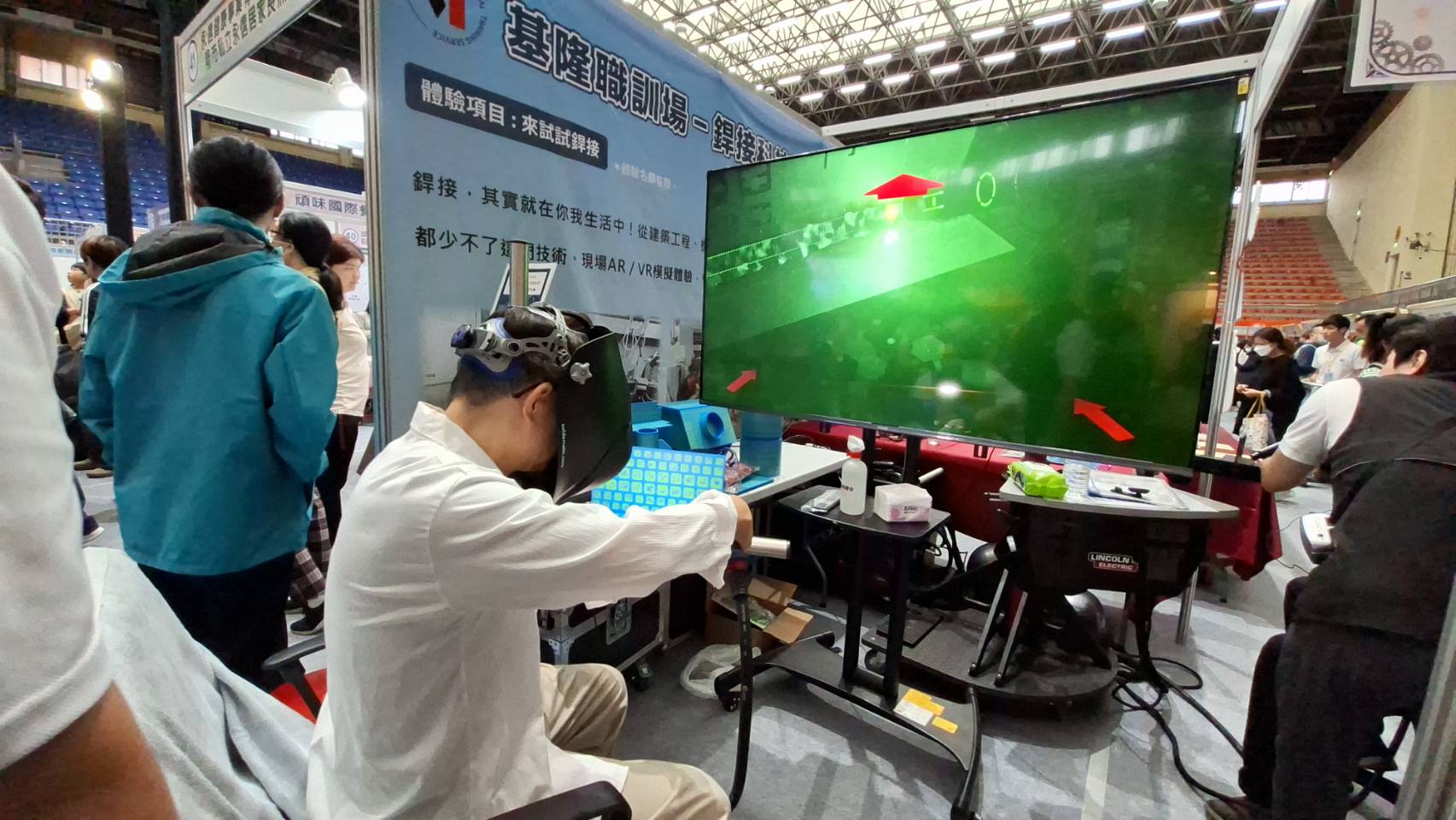 現場還有許多職業體驗，吸引許多有興趣的勞工體驗。