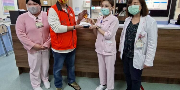 基隆義消顧問團長三進急診康復送暖致謝　醫師籲勿輕忽流感恐致重症