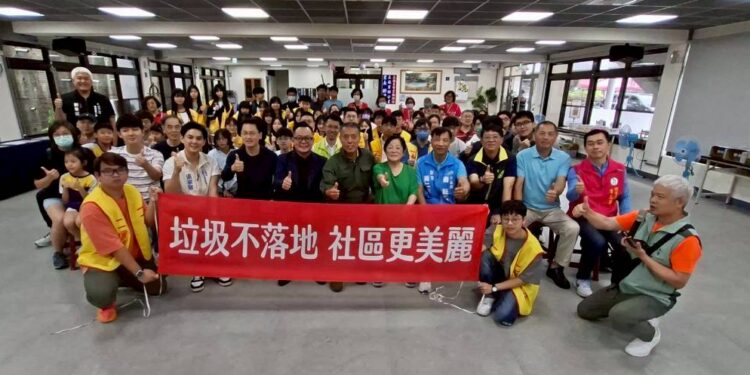 迎接世界地球日　二信高中攜手社區跨世代共學　走入金龍湖實踐環境教育