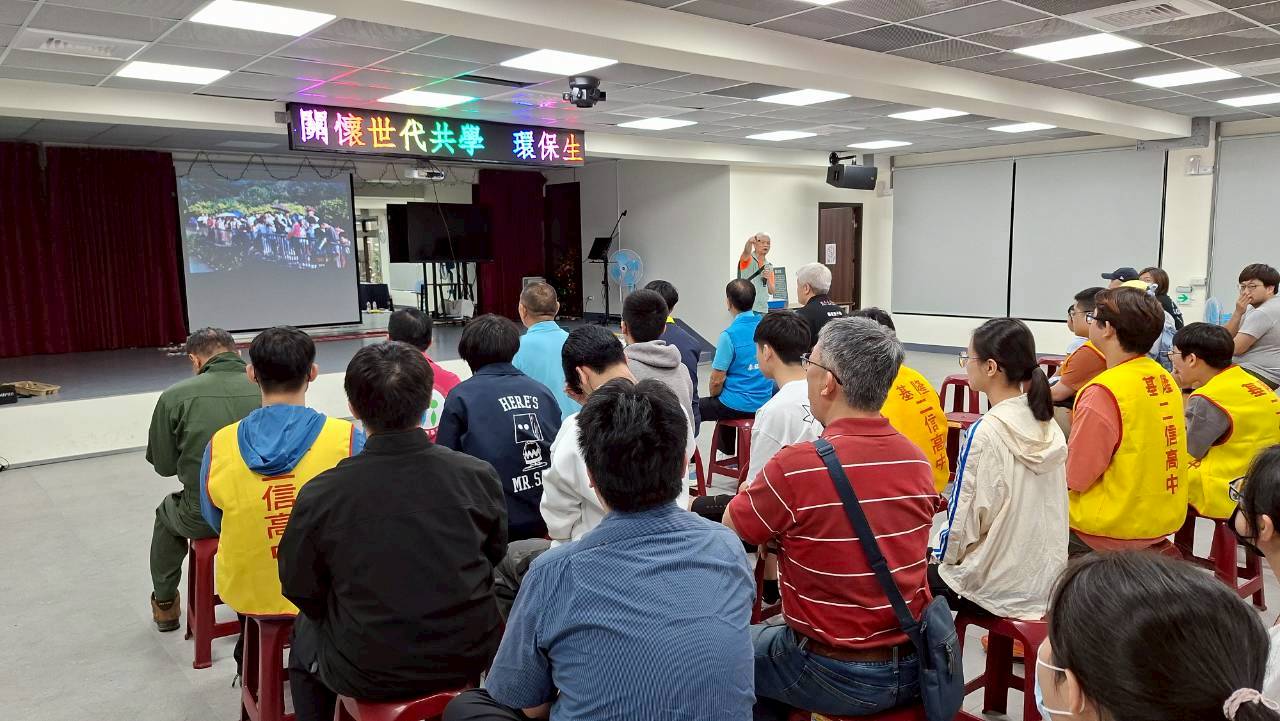 「愛與關懷世代共學」環保生態活動，號召學生志工、社區環保志工及各界人士齊聚一堂，以實際行動宣導「垃圾不落地、社區更美麗」，展現守護環境、淨化家園的決心。