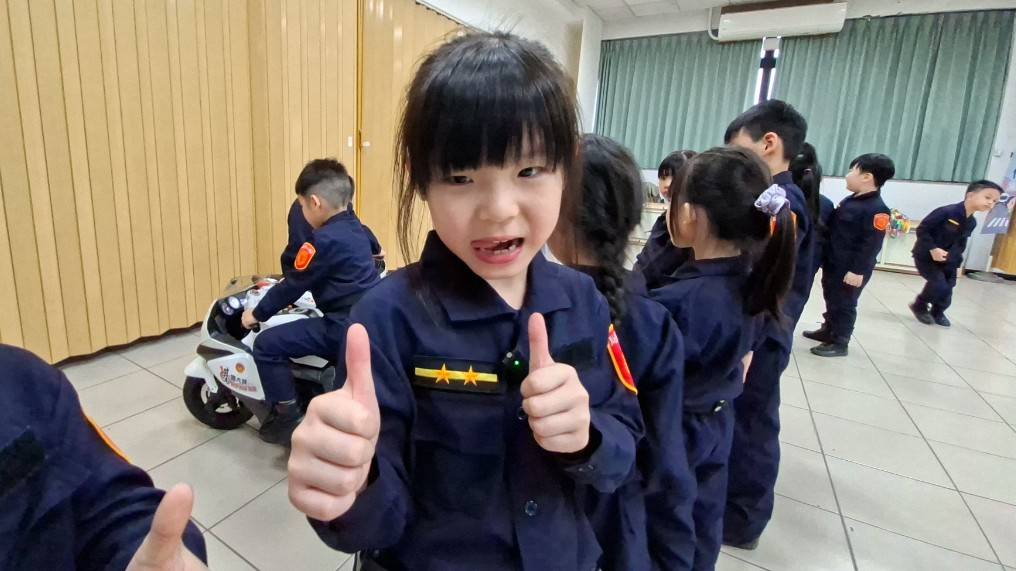孩子們專注聆聽、踴躍發問，展現出滿滿的好奇心與學習熱情。