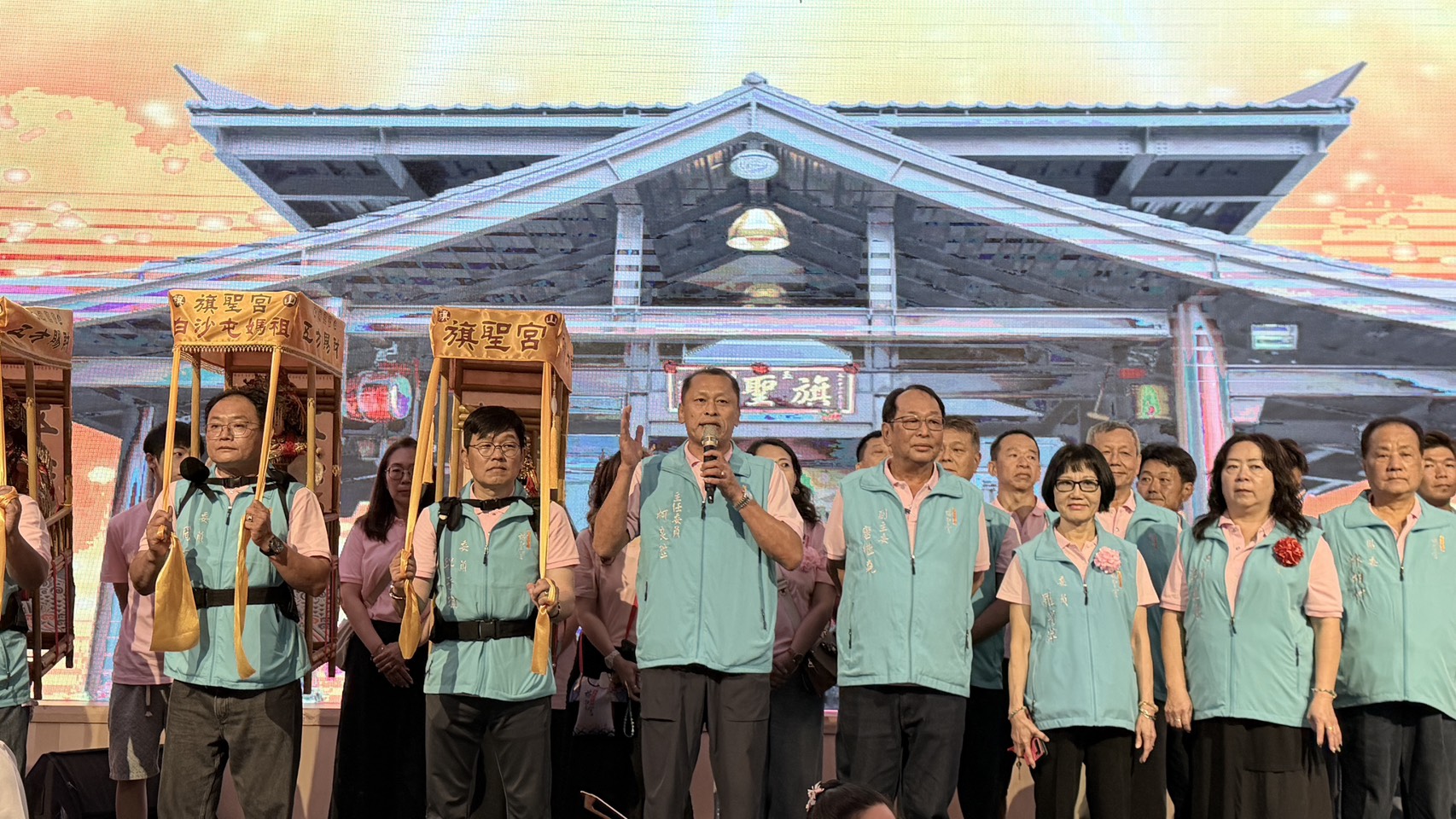 母親節前夕愛心爆滿！高雄旗山旗聖宮公益壽宴圓滿舉行　2萬公斤白米送暖弱勢