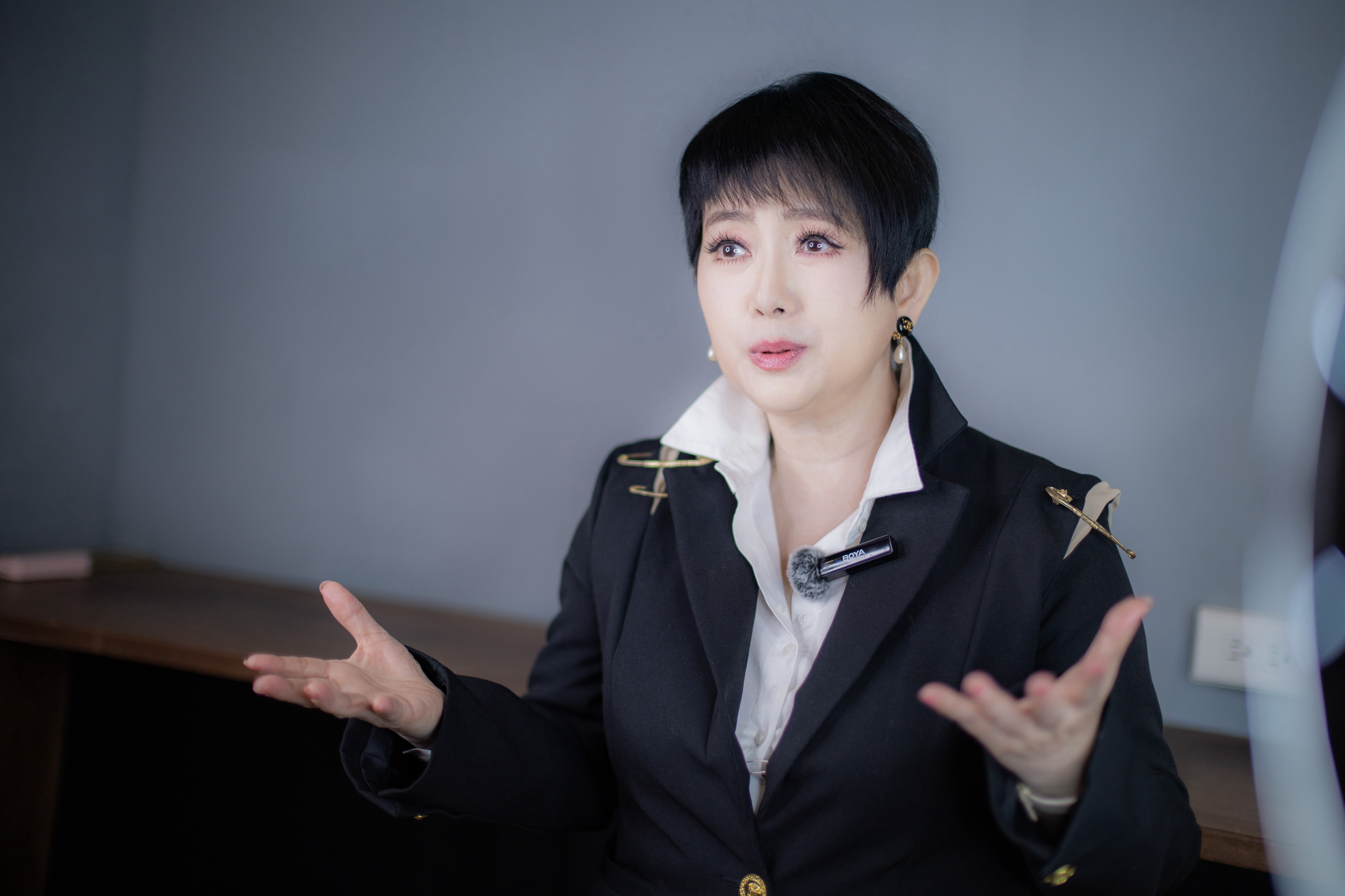周思潔隨身帶離世5年愛犬「專屬小盒」伴牠看世界