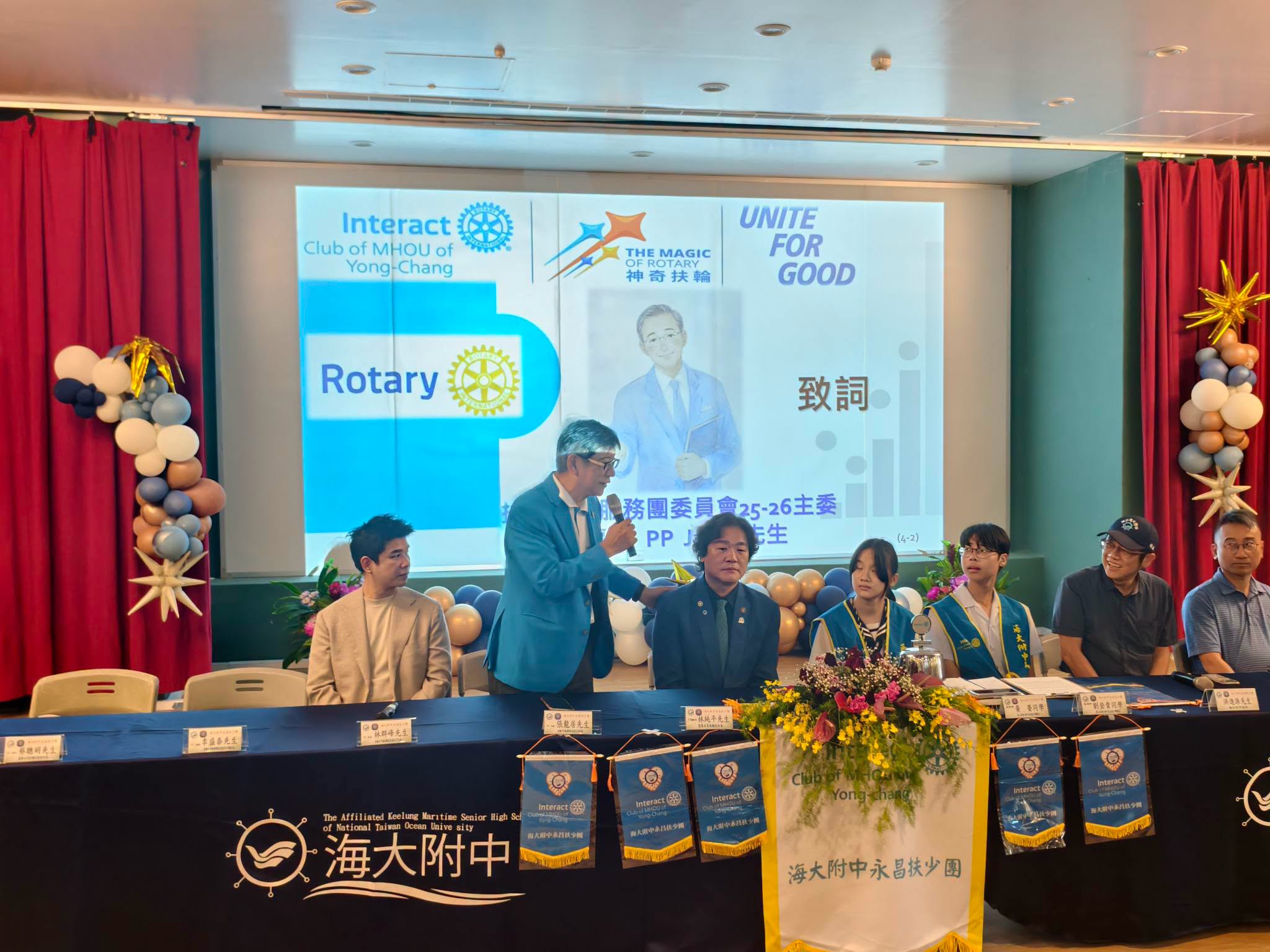 國際扶輪3490地區扶輪少年服務團委員會主委張龍居致詞。