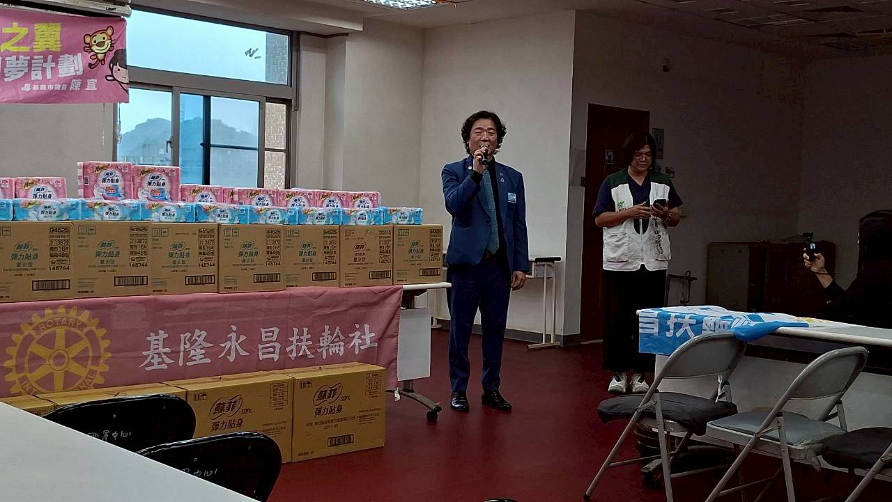不只對少女,基隆永昌扶輪社社長林純平表示,對於清寒學生,國際扶倫3490地區(範圍涵蓋基隆、台北、新北、宜蘭、花蓮)也推動「扶輪之子」的認養計畫,這個主要資助經濟弱勢學童。每位受助學童每年可獲得新台幣 $12,000元 的獎助學金,協助其安心就學。