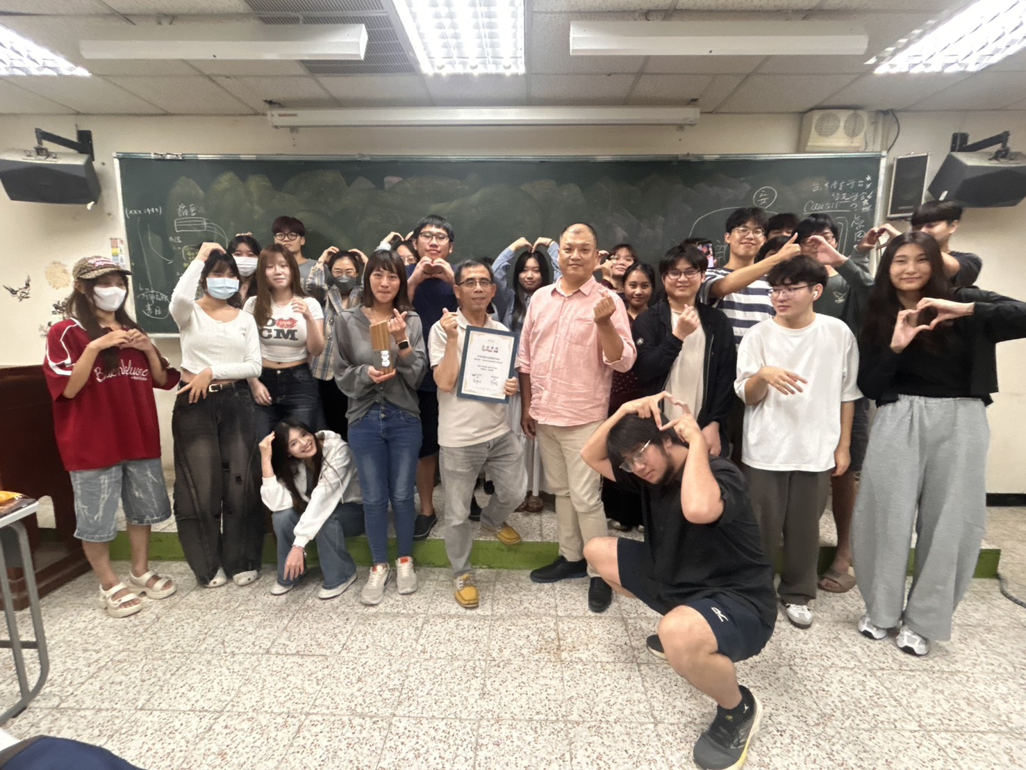 AI顛覆MV創作想像！全國AI音樂故事大賽揭曉 《破繭》、《淚旗號》、《有我在》奪大獎成焦點