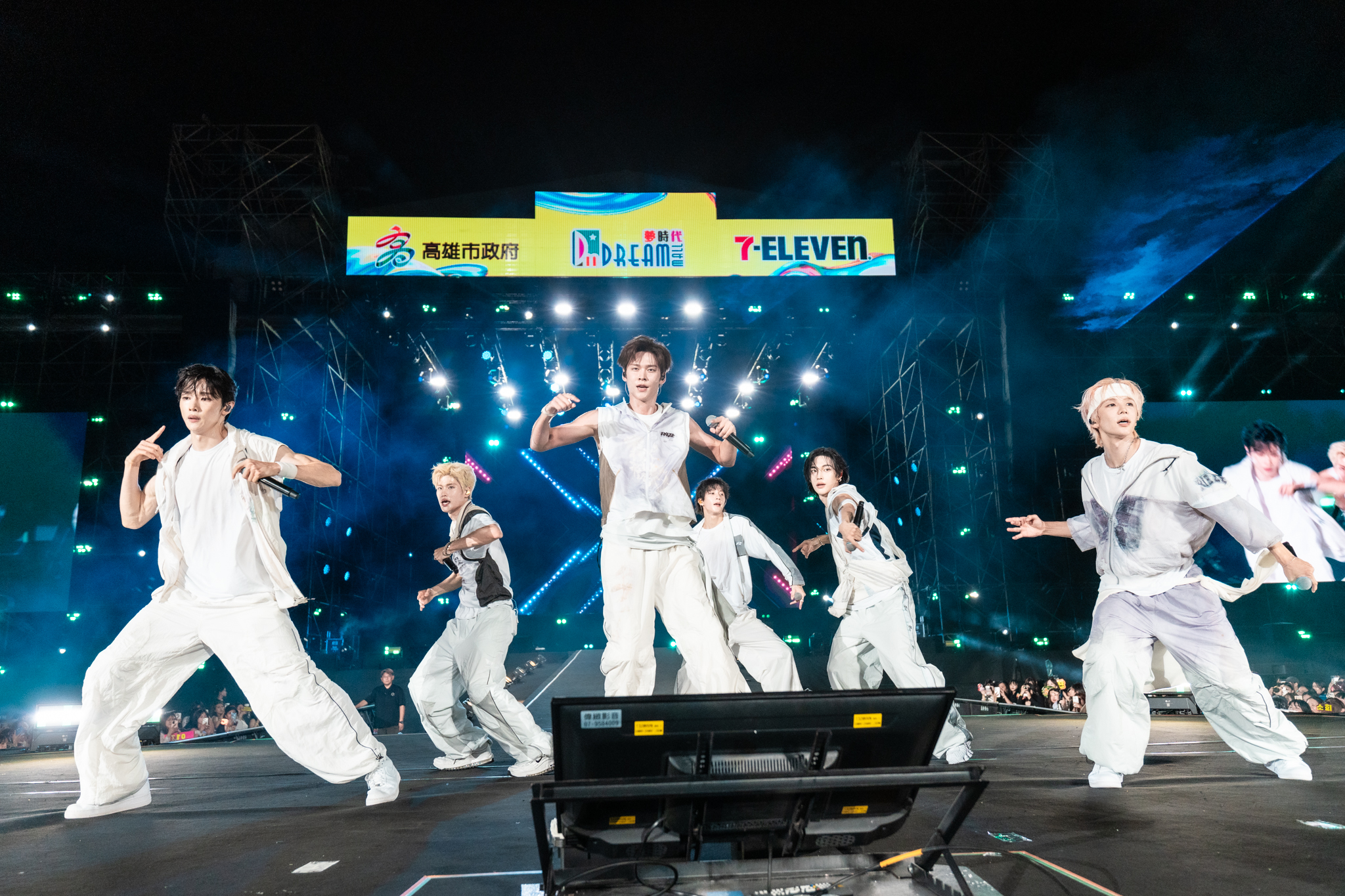 YESUNG 見滿場藍海超感動 RIIZE 剛結束宣傳直飛高雄 安心亞淋冰水濕身辣秀線條
