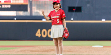 王彩樺擔任味全龍開球嘉賓 尬舞小龍女「逆天女團鉛筆腿」搶鏡
