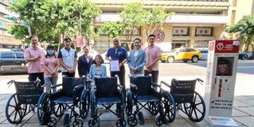 基隆善心人士捐贈輪椅與AED 攜手守護長者健康與生命安全 基隆善心人士捐贈輪椅與AED 攜手守護長者健康與生命安全