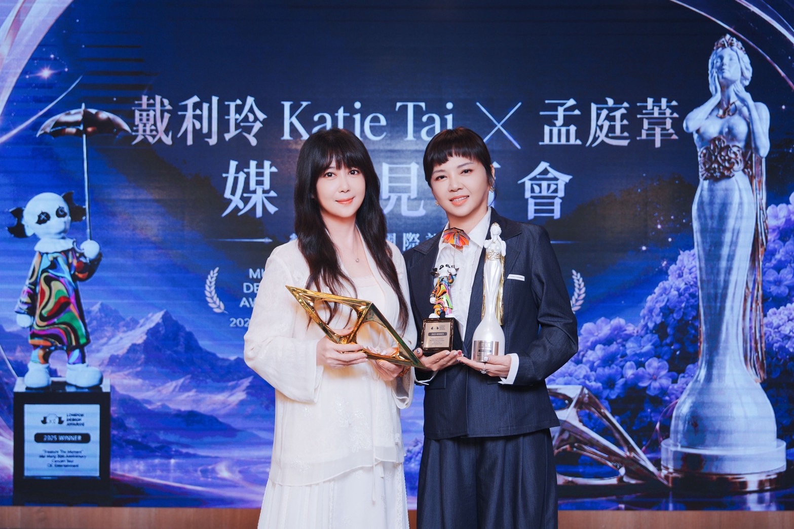 孟庭葦攜製作人戴利玲橫掃歐美三項國際設計大獎 展示三座獎座並分享心路歷程