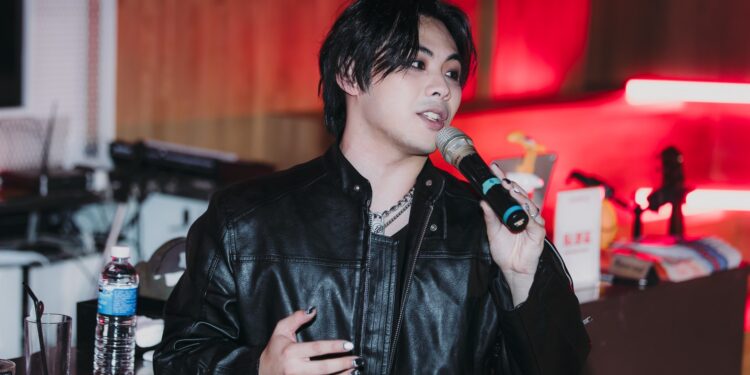 新人王泰翔首辦聽歌會 近500人搶報名 便利貼留言氣氛感人