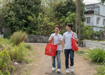 郭子乾二度攜手老人福利關懷協會做公益 與帥兒郭德君首次合體擔任愛心大使 送愛到偏鄉 郭子乾二度攜手老人福利關懷協會做公益 與帥兒郭德君首次合體擔任愛心大使 送愛到偏鄉